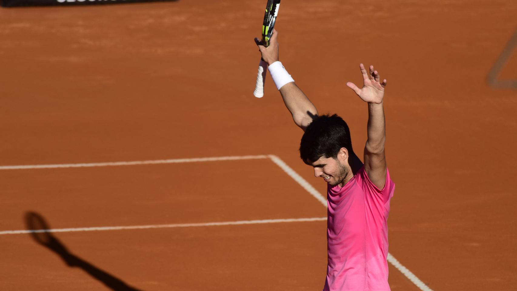 Carlos Alcaraz regresa a lo grande y logra en Buenos Aires su primer