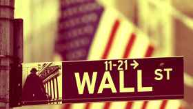 Cartel de la calle Wall Street junto a la Bolsa de Nueva York.