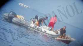 La banda de pescadores furtivos, supuestamente liderada por 'Los Rojos', cerca de una de las piscifactorías que el Grupo Ricardo Fuentes e Hijos tiene en San Pedro del Pinatar y en Cartagena.