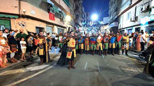 Las fiestas de Moros y Cristianos de Alicante buscan el reconocimiento del Consell.