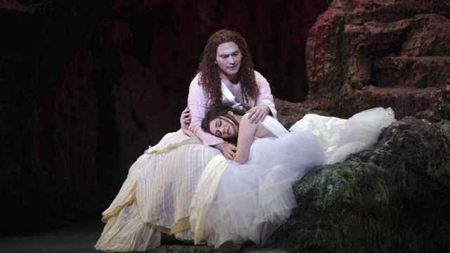 Una escena de la representación de la ópera 'Aquiles en Esciros', en el Teatro Real.