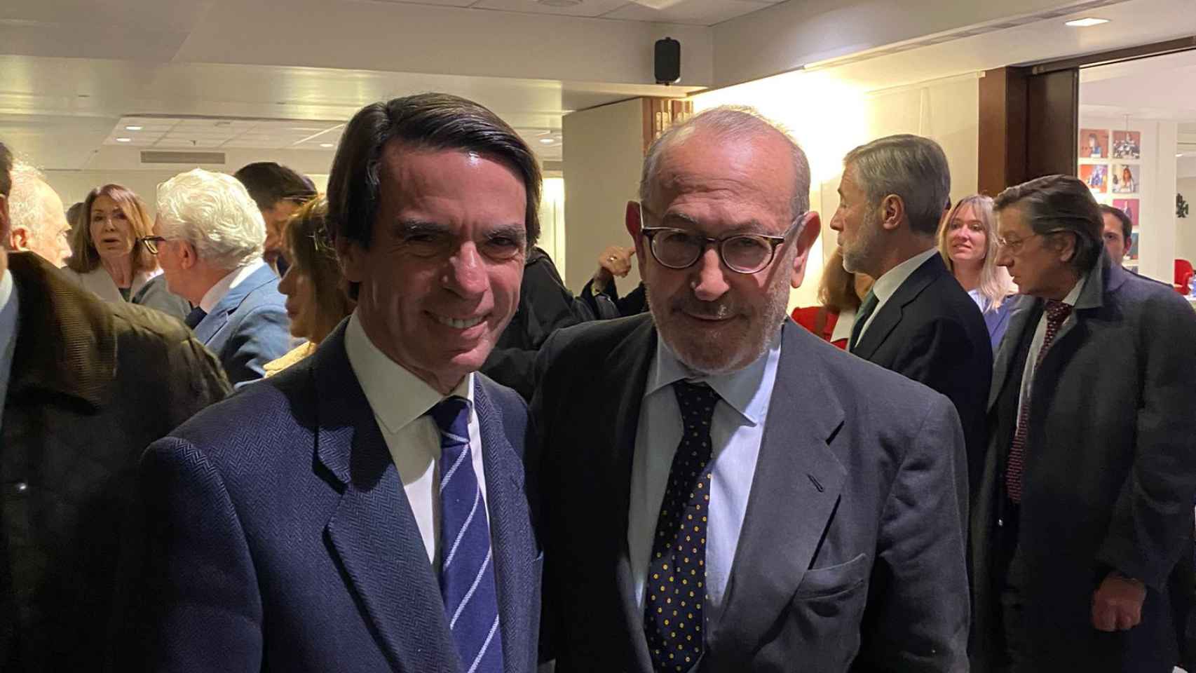 José María Aznar y Nicolás Redondo, el pasado martes en Madrid.