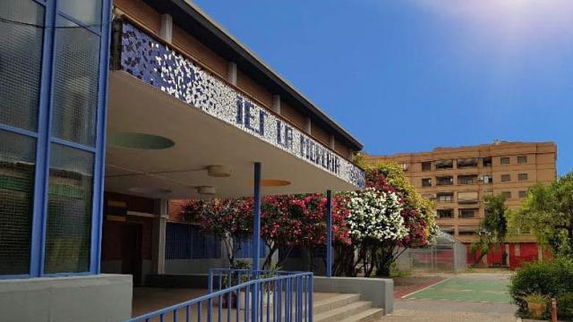 Fachada del instituto de Mislata (Valencia).