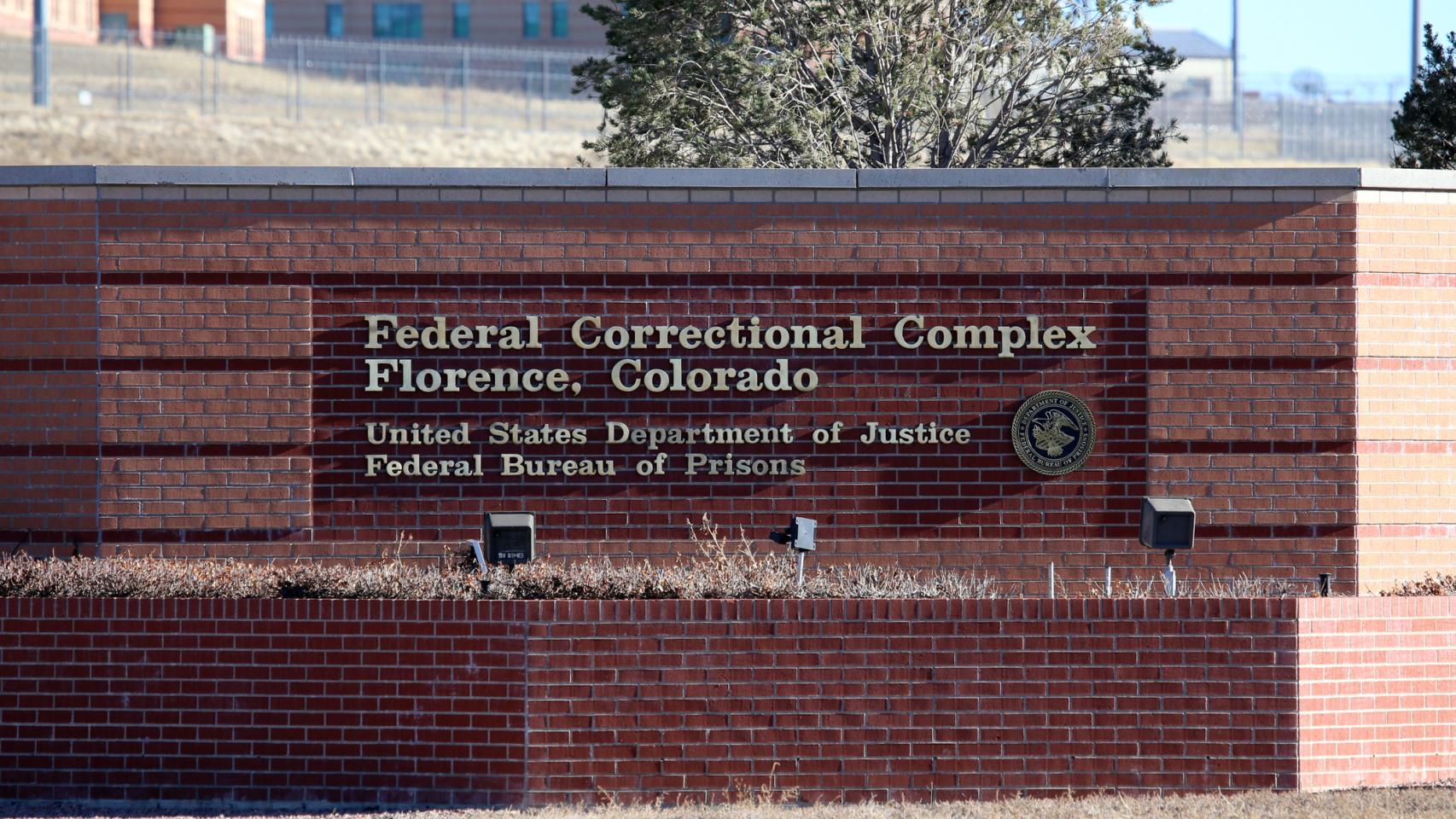 Entrada de ADX Florence en Colorado, EEUU.