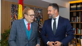 Ramón Tamames y Santiago Abascal, este miércoles en la sede de Vox en Madrid.