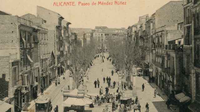 La Rambla de Alicante en 1910, cuando los peatones eran protagonistas.