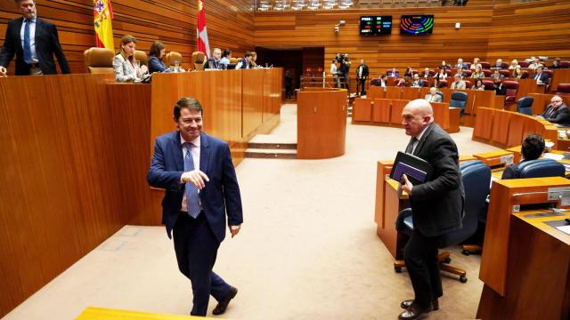 El presidente de la Junta, Alfonso Fernández Mañueco, durante el pleno de las Cortes de este miércoles.