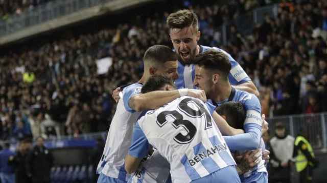 Los jugadores del Málaga CF celebran un gol contra el Zaragoza