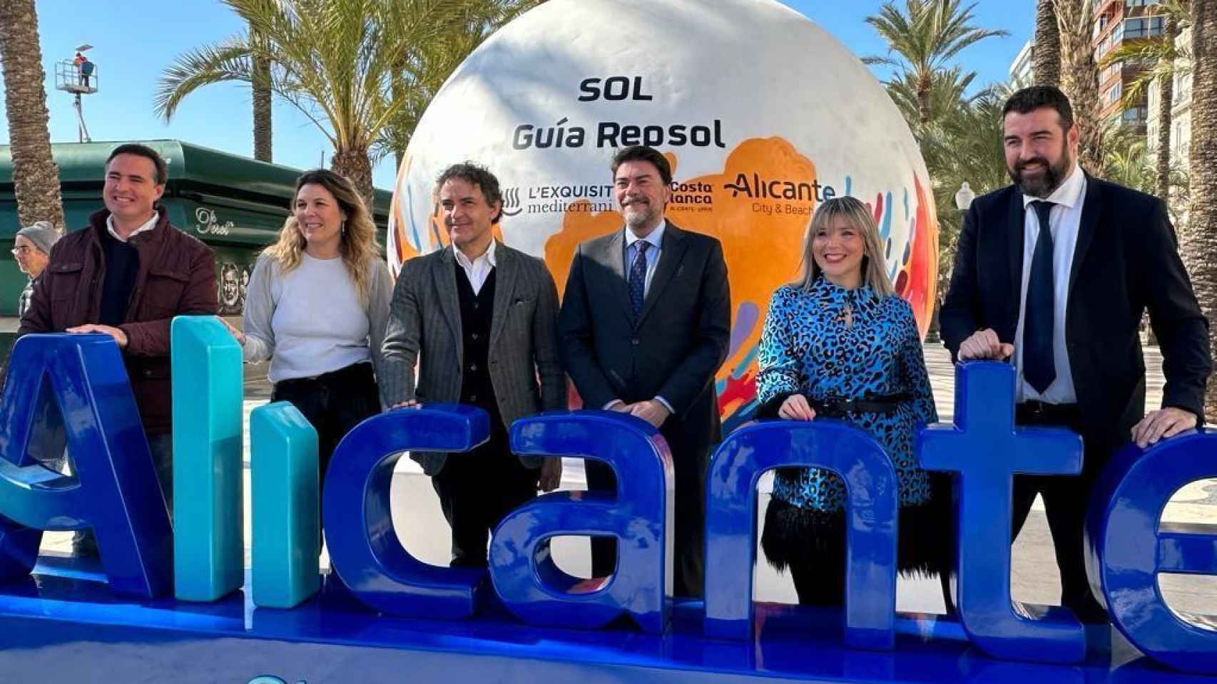 Las autoridades de Alicante en la presentación de las actividades por la gala de los Soles Repsol.
