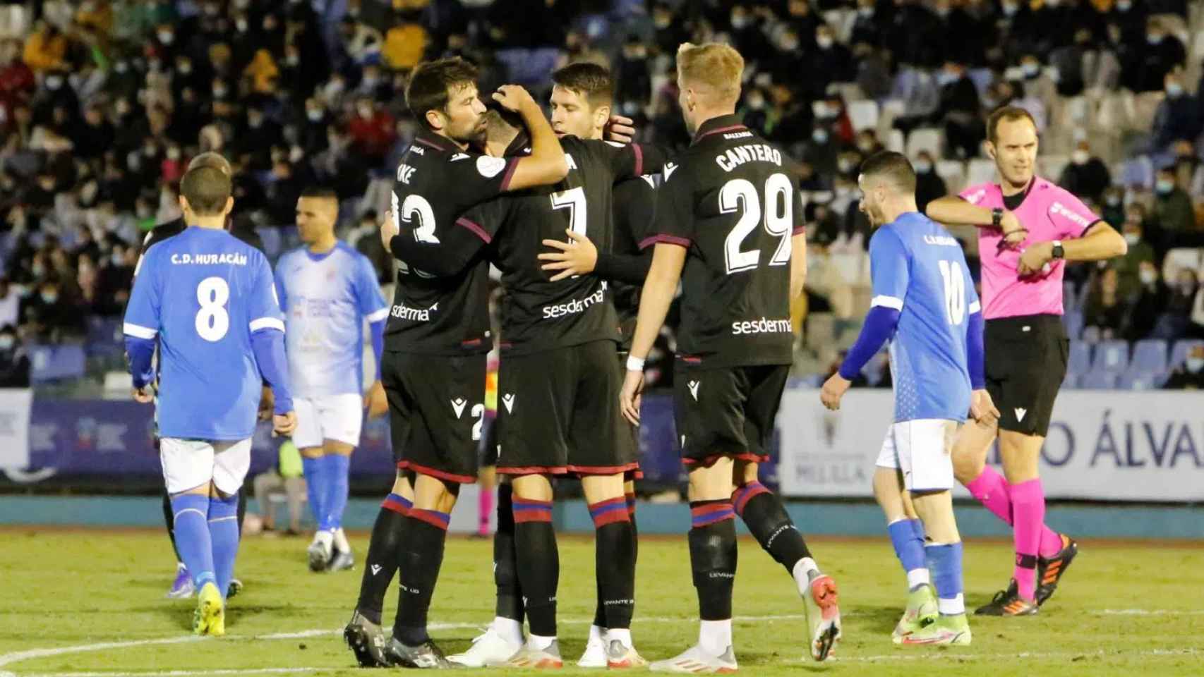 LaLiga denuncia un presunto amaño en el CD Huracán Melilla - Levante de la  Copa del Rey en 2021