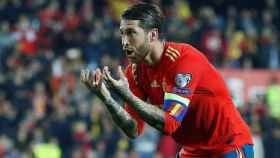 Sergio Ramos celebra un gol con España.