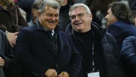 Los presidentes del FC Barcelona, Joan Laporta, y del Cádiz, Manuel Vizcaíno, en el Camp Nou.