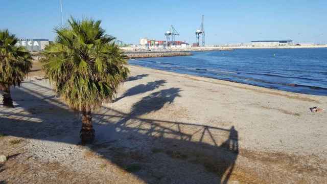 La playa de San Gabriel, junto al Puerto de Alicante.