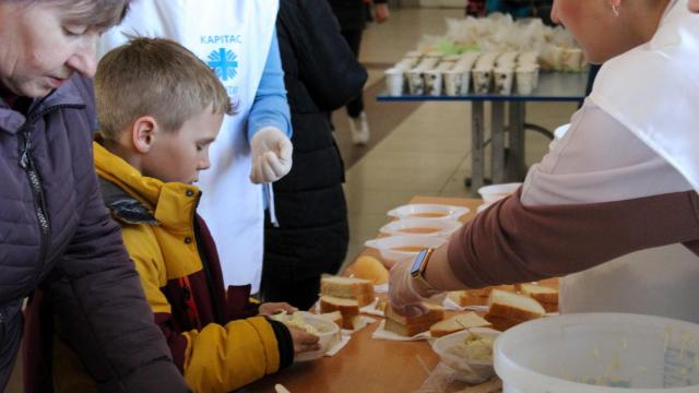 Cáritas acompaña  a 2.769 refugiados en la Diócesis de Alicante desde el inicio de la guerra en Ucrania