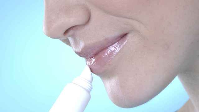 Rellenar los labios y alisar las arrugas del contorno de la boca son dos de sus aplicaciones.
