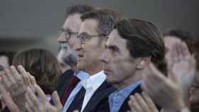 Feijóo, entre Rajoy Aznar en la intermunicipal del PP en Valencia a principios de febrero.