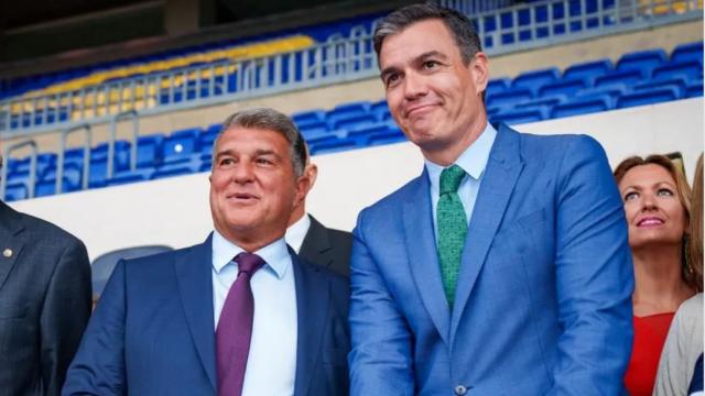 Pedro Sánchez y Joan Laporta, en un acto celebrado en el Camp Nou.