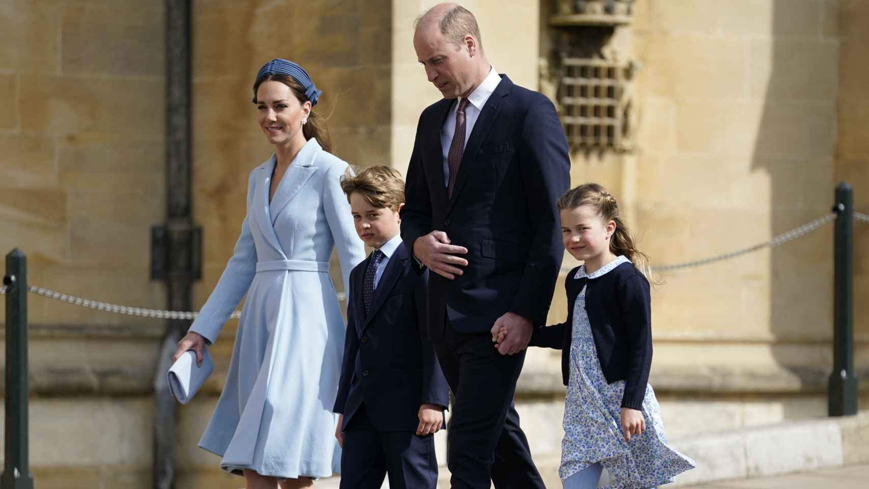 Los príncipes de Gales junto a sus dos hijos mayores, George y Charlotte.