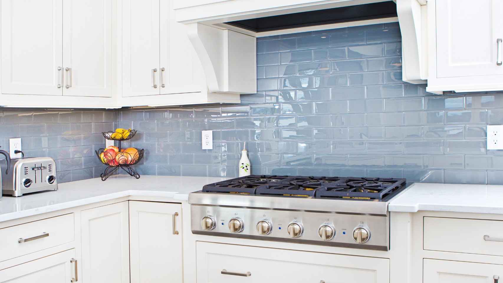 El truco fácil y barato para limpiar los azulejos de la cocina y el baño  sin esfuerzo