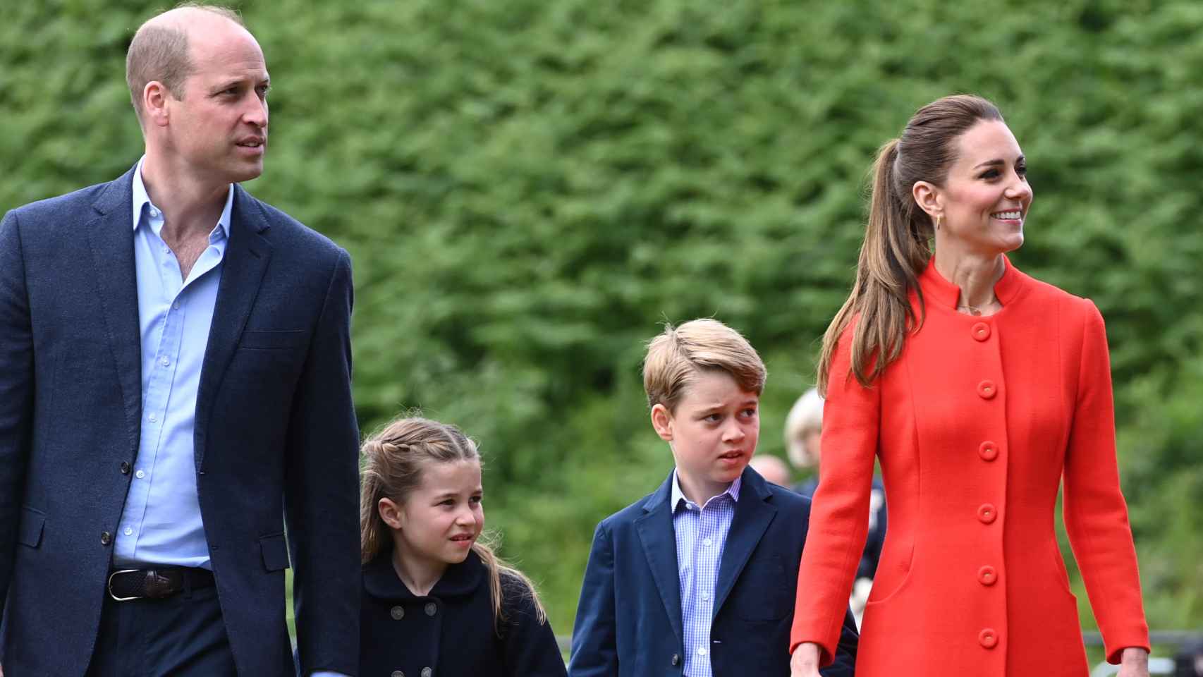 Charlotte y George, junto a sus padres, en el Jubileo de Platino de la reina Isabel II.