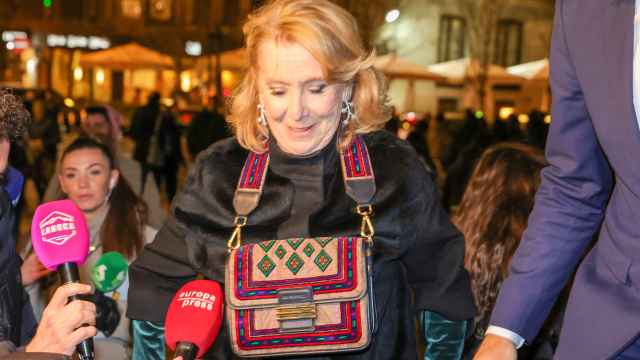 Esperanza Aguirre, a su llegada al Teatro Real de Madrid para celebrar el cumpleaños de Aznar.