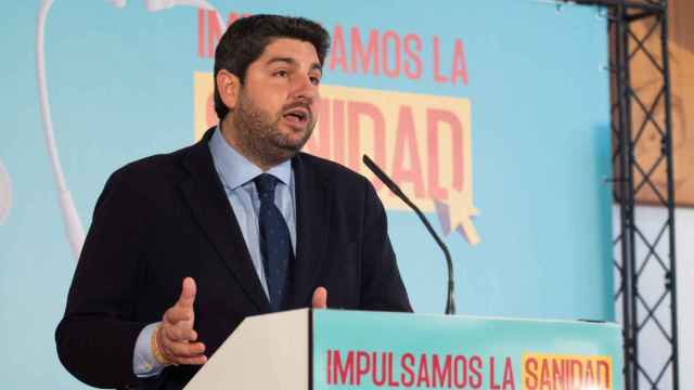 Fernando López Miras, presidente de la Región de Murcia, este lunes,  durante su visita al nuevo centro de salud mental infanto-juvenil de El Palmar.