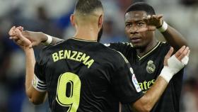 Karim Benzema y David Alaba celebran un gol con el Real Madrid