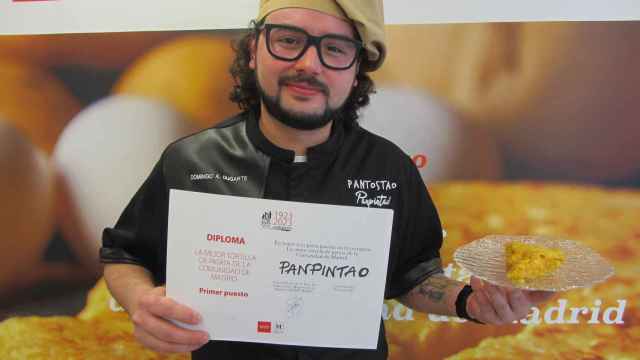 Domingo A. Dugarte de Panpintao gana el premio a la mejor tortilla de Madrid.