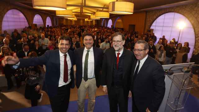 Barcala, junto con Rajoy, Mazón y Pérez en su acto como candidato.