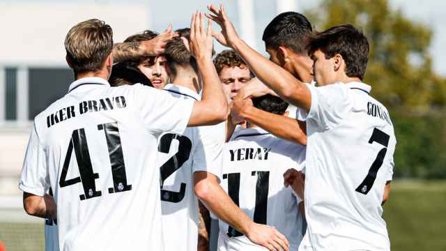 Los jugadores del Juvenil A del Real Madrid celebran un gol