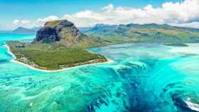 Vista aérea de la ‘catarata’ submarina de la Isla Mauricio.
