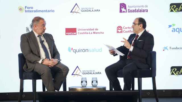 José Julián Garde, rector de la UCLM, y Eusebio Cedena, director de EL ESPAÑOL-El Digital CLM.