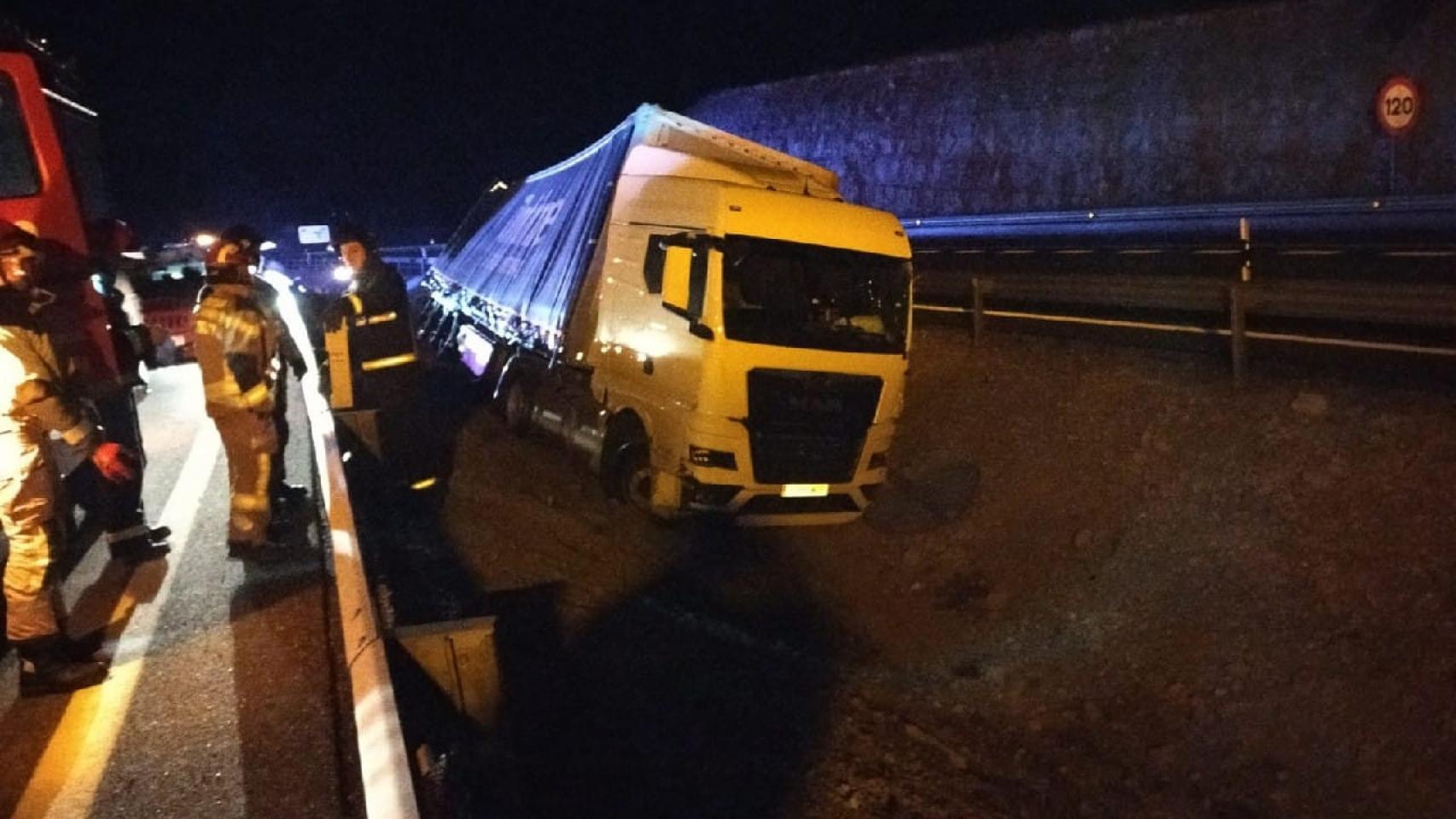 Muere El Conductor De Un Camión Articulado En Un Accidente En La A2 En ...