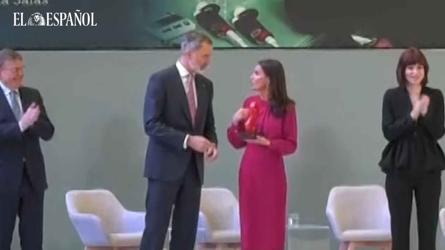 El gesto de la Reina Letizia al Rey Felipe VI en la entrega de premios