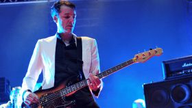 Steve Mackey durante un concierto en 2011 en el festival On The Bright Side, en Perth, Australia. Foto: Stuart Sevastos