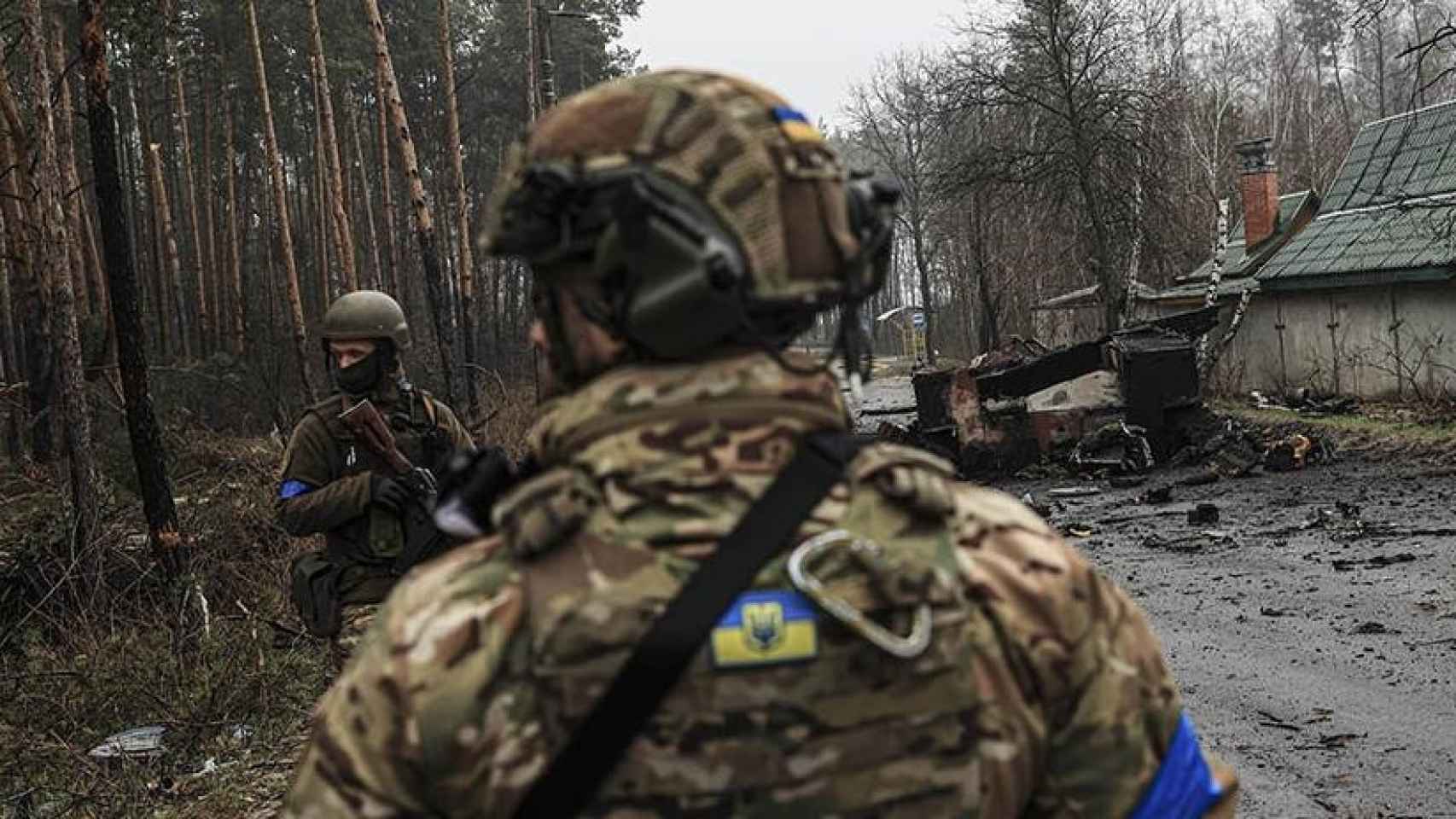 Soldados ucranianos en la región de Irpin, Ucrania.