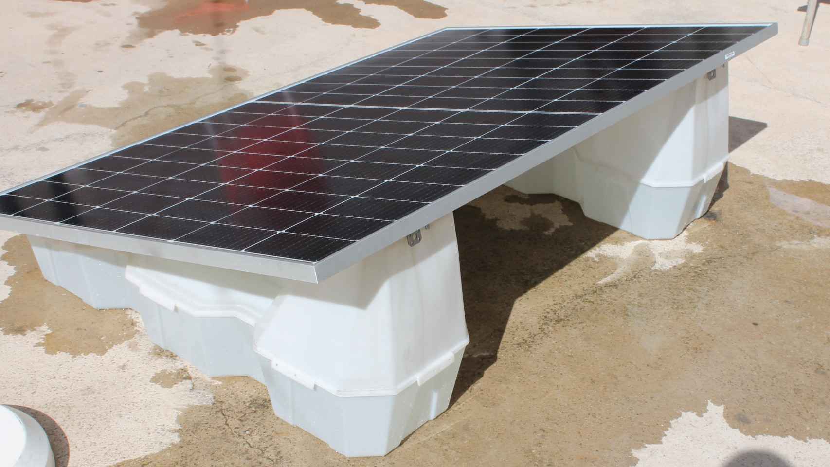 Landblock sirve como base para las placas solares