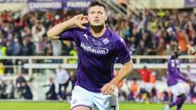 Luka Jovic celebra un gol con la Fiorentina