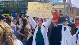 Manifestante durante la huelga de médicos, en la concentración realizada en Valencia. EE