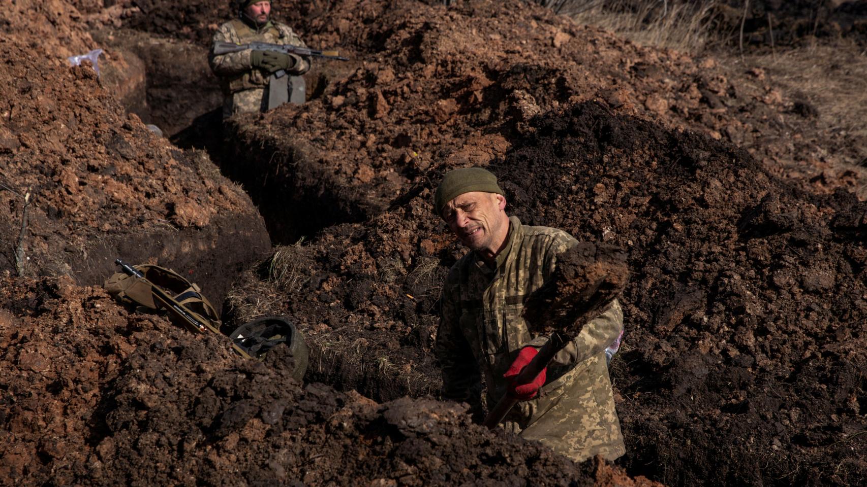 Ukrainian soldiers in Bakhmut.