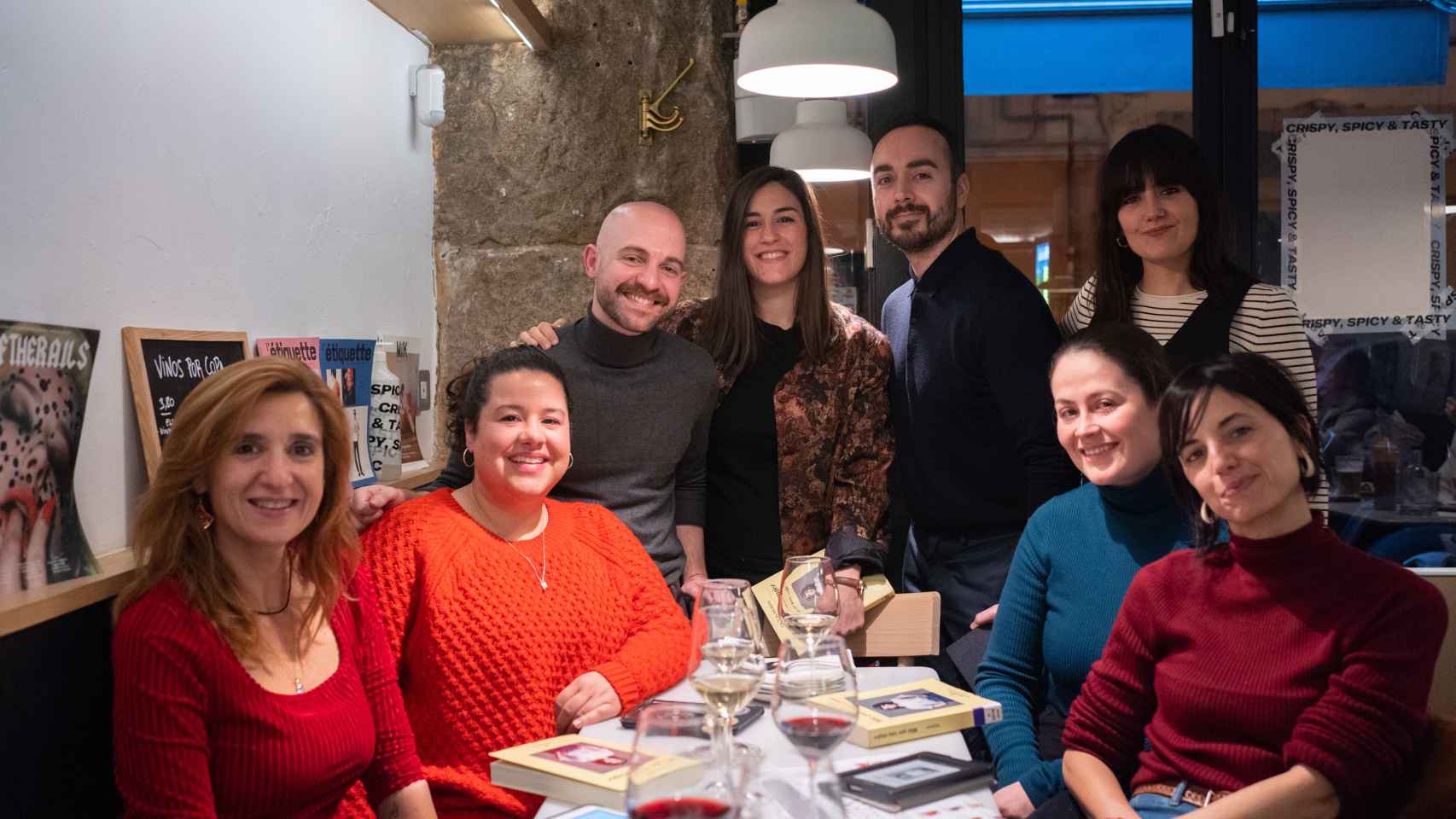 Integrantes de Warmi en el restaurante 'The Fish & Chips Shop', en Madrid.