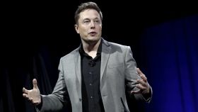 Elon Musk prepara todo para no perder la carrera de la IA