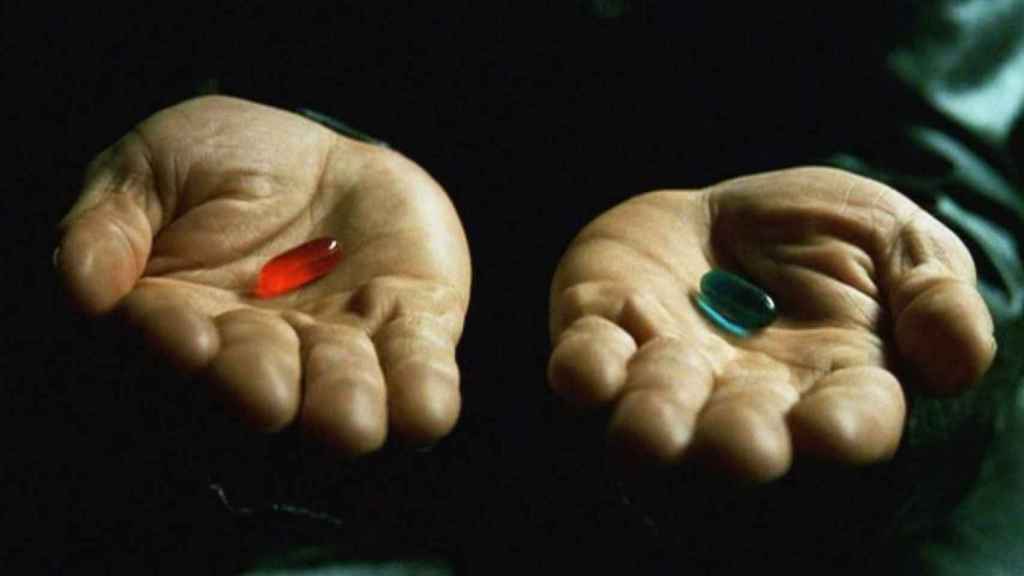Keanu Reeves tiene en su poder la píldora roja original de ‘Matrix’.