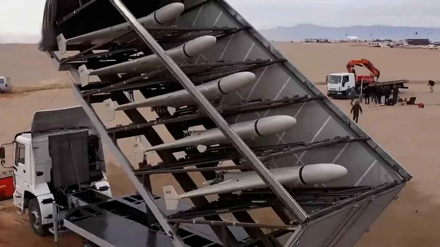 Drones Shahed-136 listos para despegar a bordo de un remolque de camión