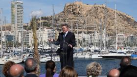 El presidente de la Generalitat, Ximo Puig, este miércoles en el Puerto de Alicante.
