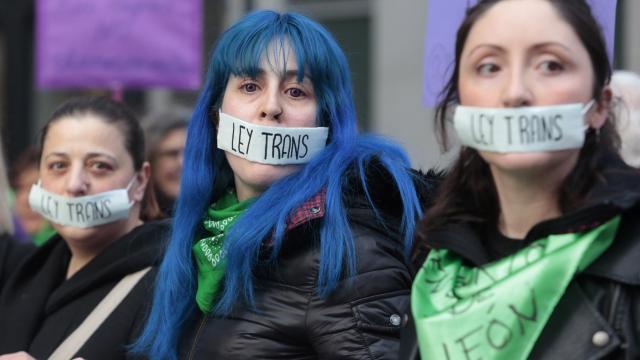 El feminismo dividido desafía a la lluvia e inunda las calles de Castilla y León