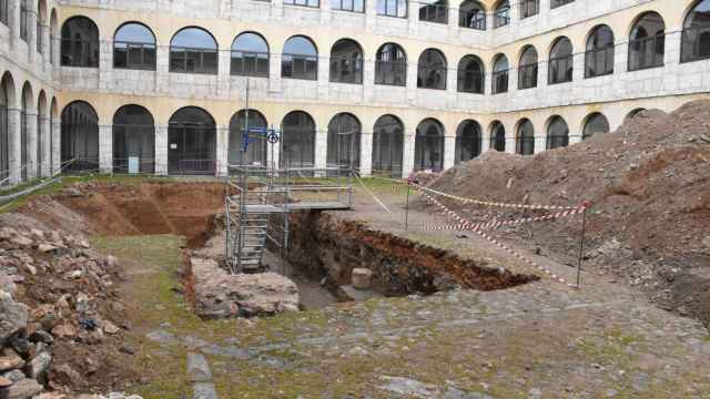 Trabajos arqueológicos en el Patio de la Hospedería de San Benito.