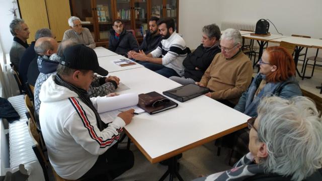 David Gago visita a los vecinos del barrio de Pinilla