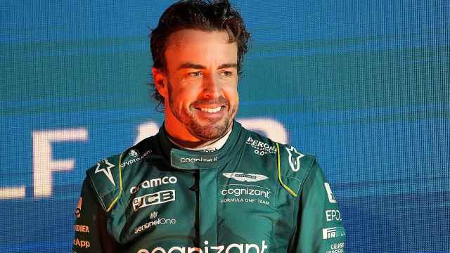 Fernando Alonso, en el podio del Gran Premio de Bahrein de la F1 2023