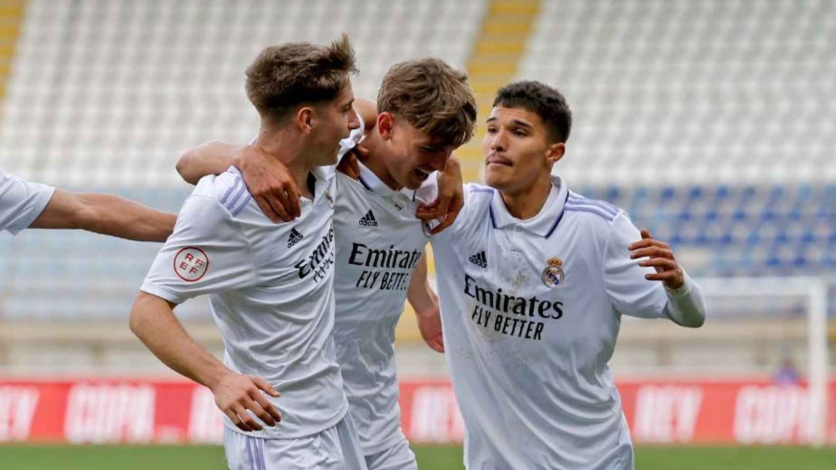 Los jugadores del Juvenil A del Real Madrid, celebrando el gol de Nico Paz en la Copa del Rey 2022/2023